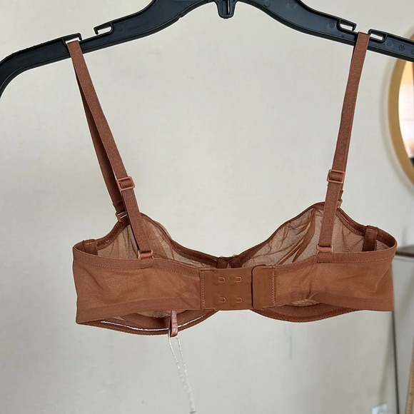 SKIMS Ultra fine mesh underwire scoop bra strapless size 32A Bronze - Picture 5 of 8